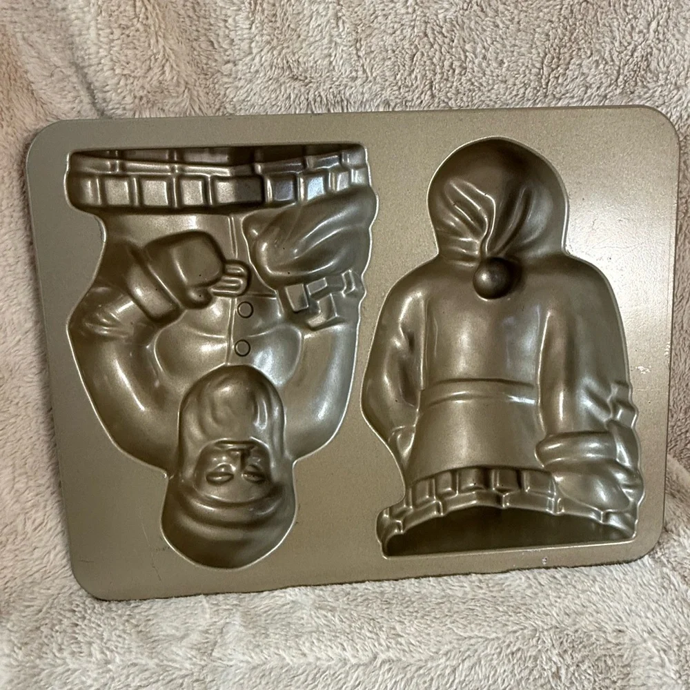 Nordic Ware 10 Cup‎ Santa Claus Cast Aluminum Cake Pan Platinum Collection